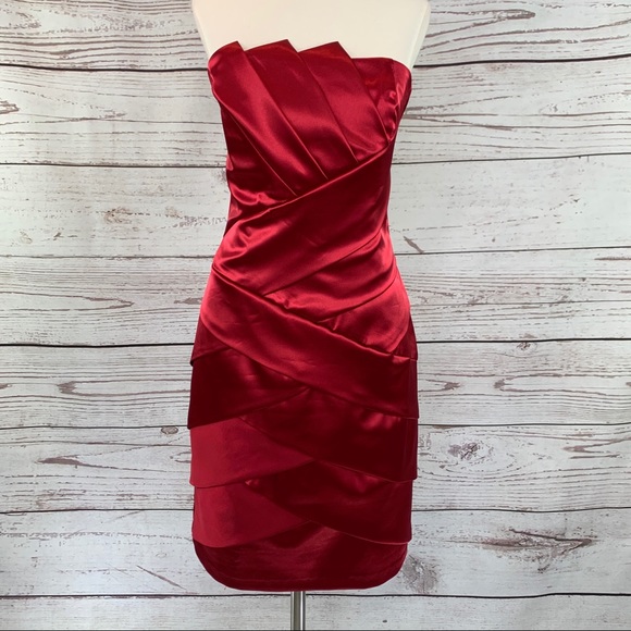 Jessica McClintock Dresses & Skirts - Jessica McClintock scarlet red strapless layered